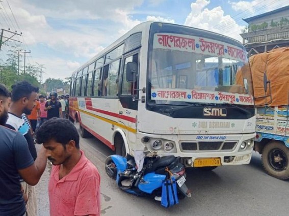 Scooty Rider died on spot after being hit with Bus on National Highway Scooty Rider died on spot after being hit with Bus on National Highway